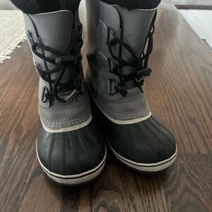 Sorel Kids Boots in Black and Gray